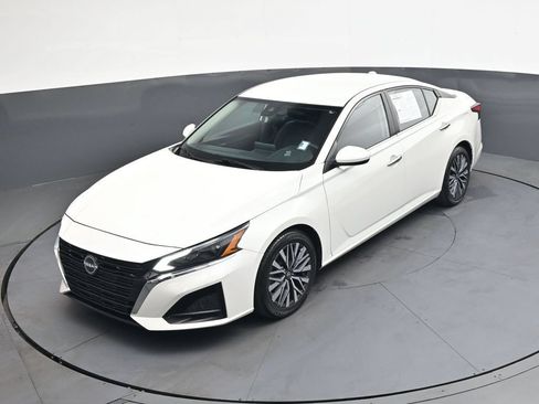 Used 2023 Nissan Altima 2.5 SV FWD image 40