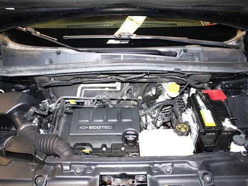 Used 2019 Chevrolet Trax LS image 31