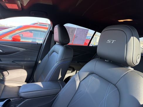 Certified 2025 Buick Envista Sport Touring w/ Convenience I Package image 9