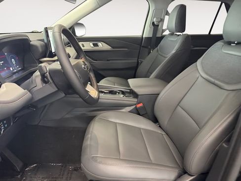 Used 2026 Ford Explorer Active w/ Active Comfort Package AWD/4WD image 7