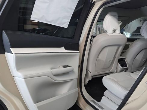 New 2025 Volvo EX90 Ultra image 15