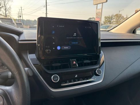 Used 2025 Toyota Corolla LE image 26