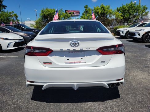 Used 2022 Toyota Camry SE FWD image 10