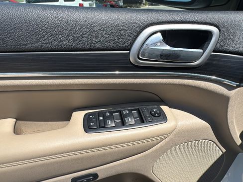 Used 2020 Jeep Grand Cherokee Limited w/ Luxury Group II image 13