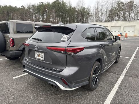 Used 2022 Toyota Highlander XSE image 11