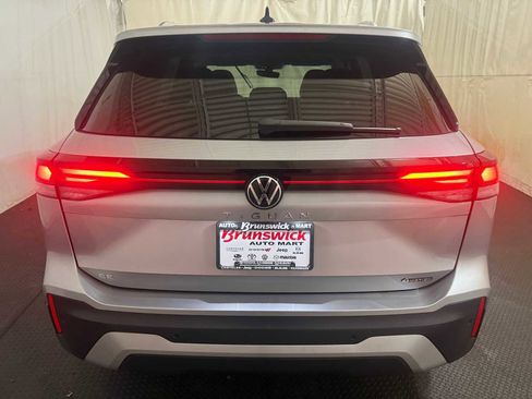 Certified 2025 Volkswagen Tiguan SE w/ Panoramic Sunroof Package image 16