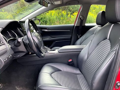 Used 2023 Toyota Camry SE FWD image 4