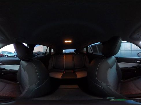 Used 2025 Chevrolet Trax LT image 40