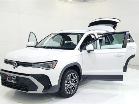 Used 2025 Volkswagen Taos SE image 30