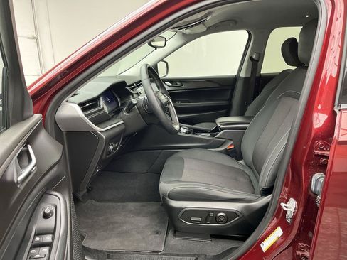 Used 2023 Jeep Grand Cherokee L Laredo w/ Luxury Tech Group I AWD/4WD image 3