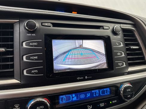 Used 2015 Toyota Highlander Plus FWD image 30