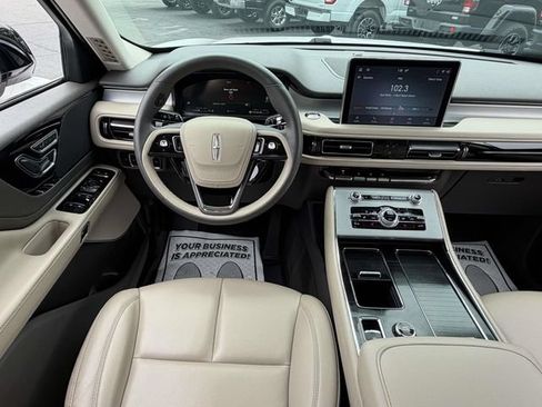Certified 2023 Lincoln Aviator AWD w/ Premium Package image 17