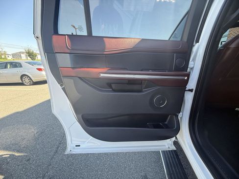 Used 2022 Ford Expedition Max Limited AWD/4WD image 23