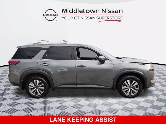 Used 2023 Nissan Pathfinder SL AWD/4WD image 2