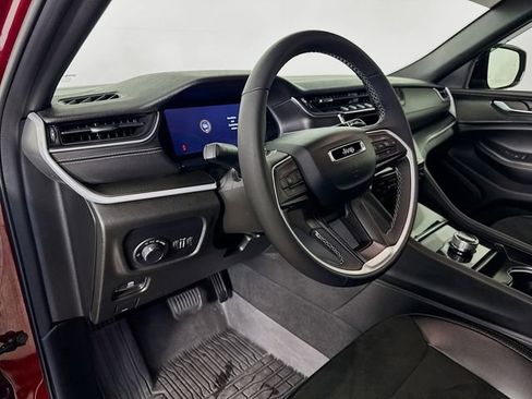 Used 2024 Jeep Grand Cherokee L Altitude image 13