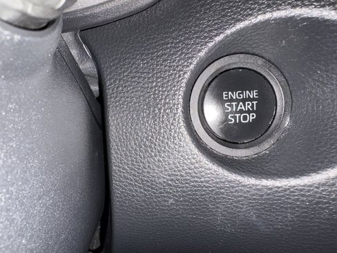 Used 2024 Toyota Corolla Cross XLE AWD/4WD image 27
