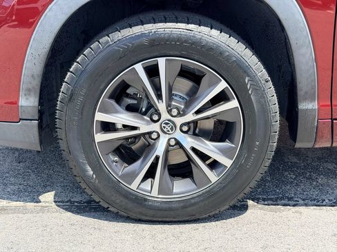 Used 2018 Toyota Highlander LE FWD image 27