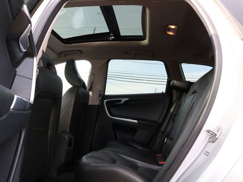 Used 2015 Volvo XC60 T5 Platinum image 37