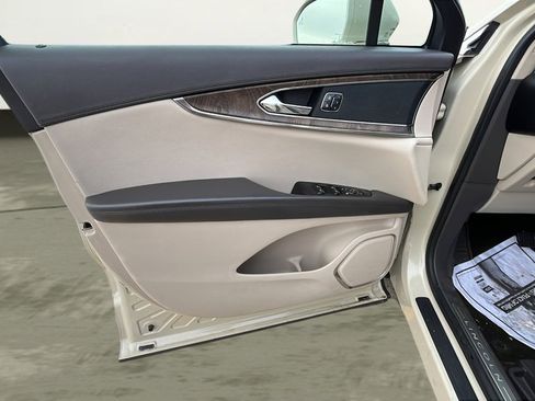 Used 2016 Lincoln MKX Reserve w/ Technology Package image 16