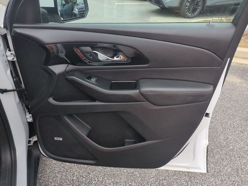 Used 2022 Chevrolet Traverse RS FWD image 39