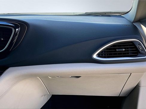 Certified 2023 Chrysler Voyager LX image 18