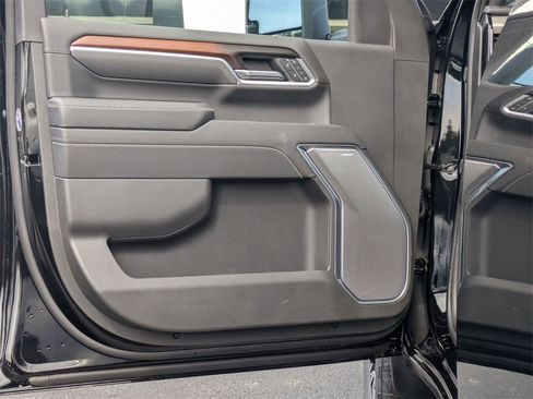 New 2025 GMC Sierra 2500 Denali w/ Denali Reserve Package image 12