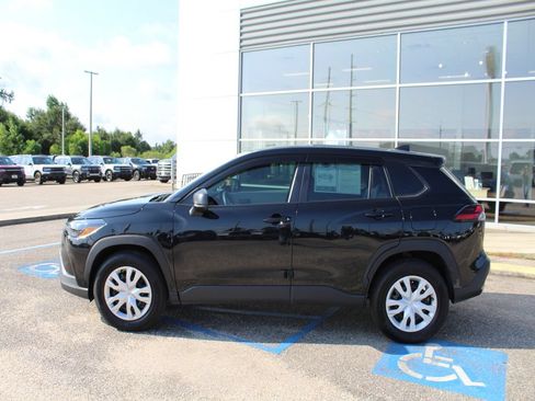 Used 2026 Toyota Corolla Cross L FWD image 9