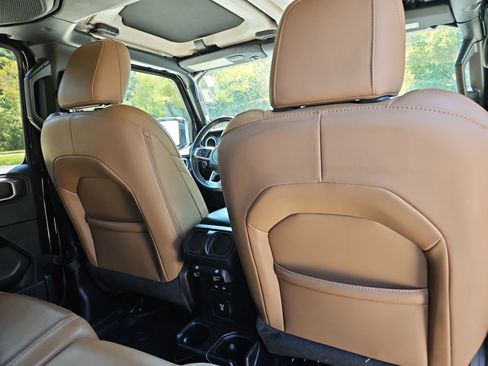 Used 2021 Jeep Gladiator Overland w/ Popular Equipment Package image 18