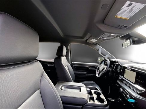 Used 2025 GMC Sierra 1500 SLT image 28