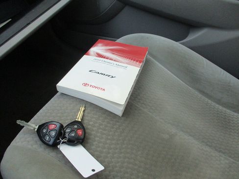 Used 2010 Toyota Camry LE FWD image 36