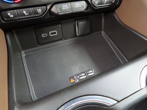 Used 2024 Chevrolet Suburban High Country image 63