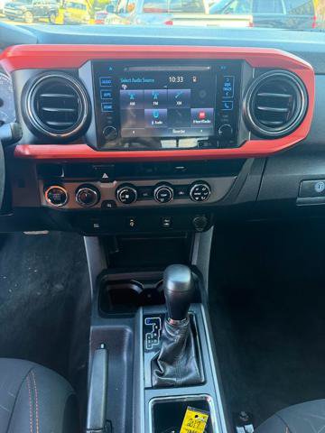 Used 2017 Toyota Tacoma TRD Off-Road w/ Tow Package (A/T) AWD/4WD image 10