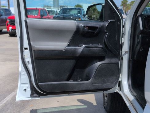 Used 2020 Toyota Tacoma SR AWD/4WD image 8