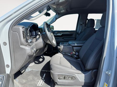 Used 2024 Chevrolet Silverado 1500 LT AWD/4WD image 10