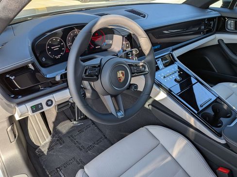 New 2025 Porsche Panamera image 4