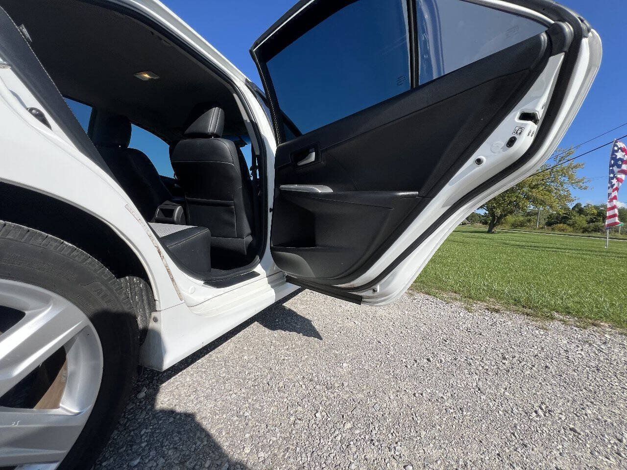 Used 2014 Toyota Camry SE FWD image 14