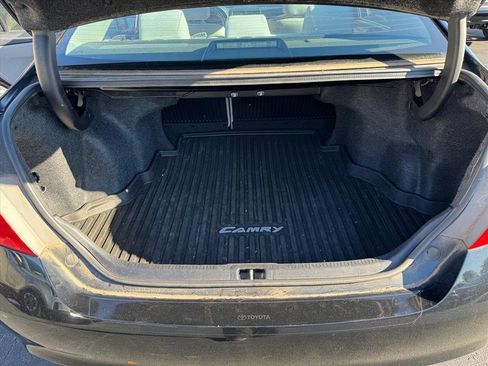 Used 2017 Toyota Camry LE image 10