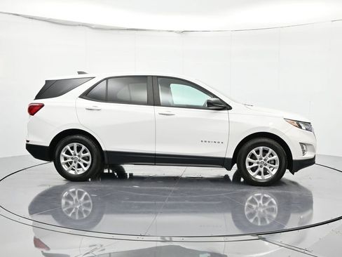 Used 2020 Chevrolet Equinox LS w/ LS Convenience Package image 4