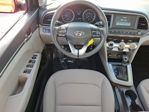 Used 2019 Hyundai Elantra SE w/ Winter Weather Package image 12