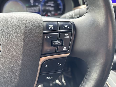 Used 2023 Toyota Crown AWD/4WD image 19