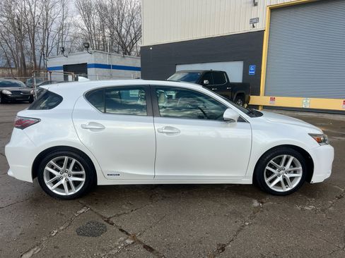Used 2014 Lexus CT 200h w/ Seat Comfort Package image 4