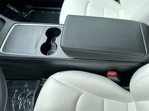 Used 2023 Tesla Model Y Long Range image 19