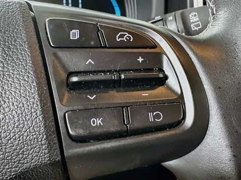 Used 2025 Hyundai Venue SEL FWD image 23