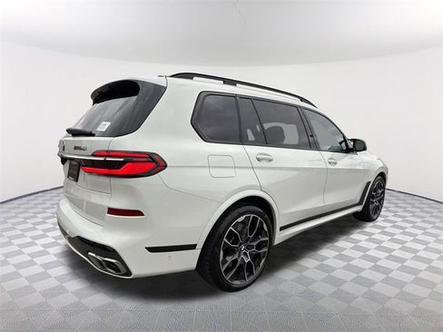 Used 2025 BMW X7 M60i image 5