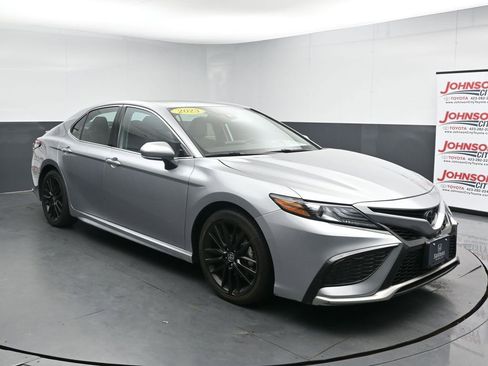 Used 2023 Toyota Camry XSE FWD image 2