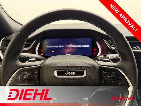 Used 2022 Jeep Grand Cherokee L Laredo image 26