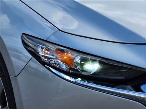 Used 2020 MAZDA MAZDA3 Sedan w/ Select Package FWD image 4