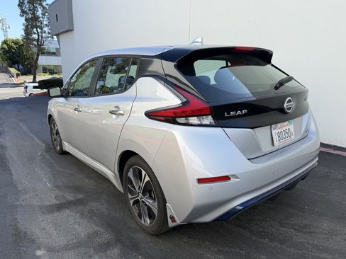 Used 2021 Nissan Leaf SV w/ SV Technology Package FWD image 4