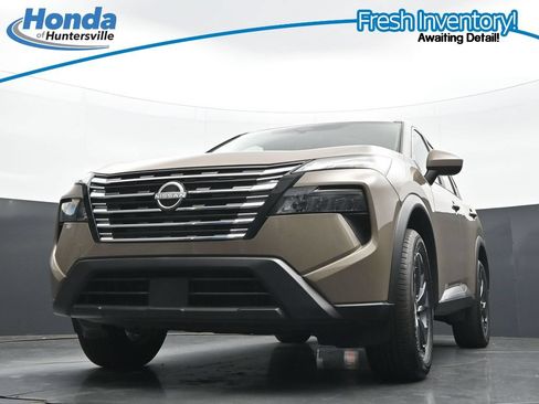Used 2025 Nissan Rogue SV FWD image 25