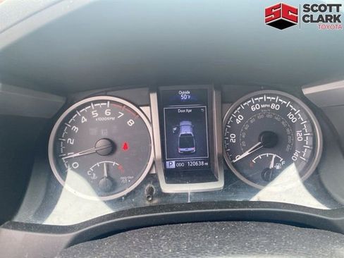 Used 2016 Toyota Tacoma Limited image 10